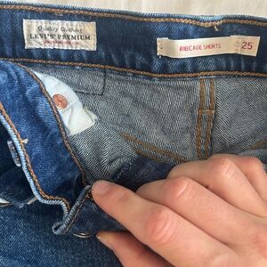 Levi’s Ribcage Shorts